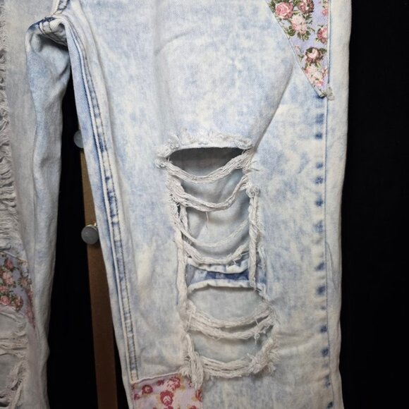 VINTAGE ALMOST FAMOUS Patchwork Acid Wash Distressed Jeans 11 - Picture 7 of 14